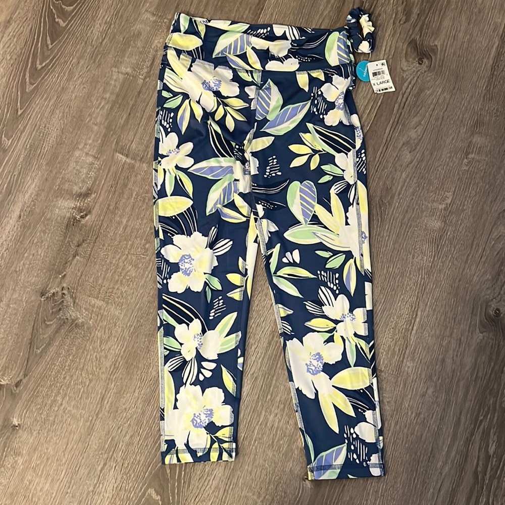 BRAND NEW floral leaf 7/8 leggings.